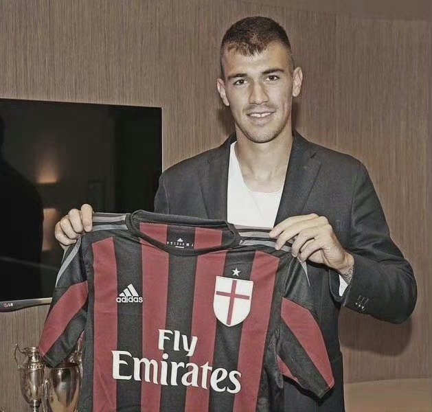 开云体育官网-罗马尼奥利庆祝生日|胡安-罗马尼奥利|ac米兰_新浪新闻