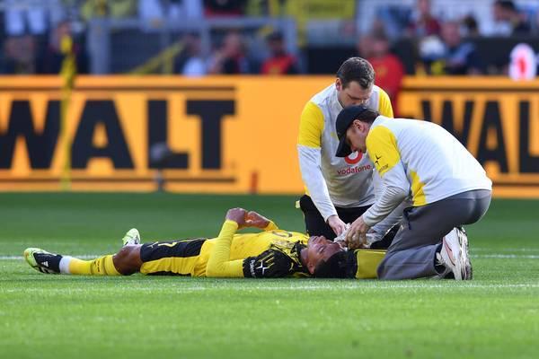 争顶时与柏林联合球员相撞，乔布-贝林厄姆脸上鲜血直流