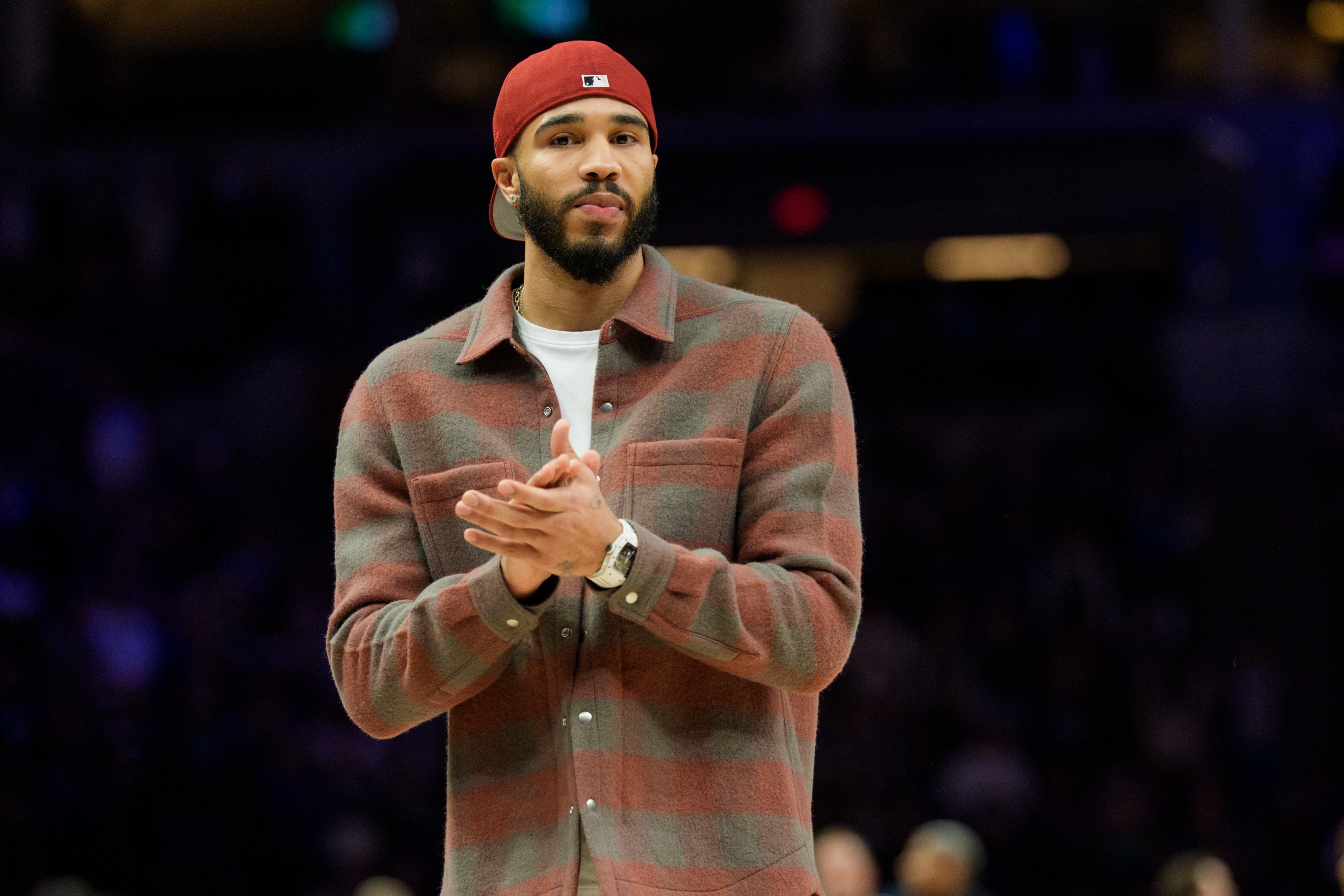 开云官网-比尔·西蒙斯：一切迹象都表明 塔图姆可能在周六打独行侠时复出